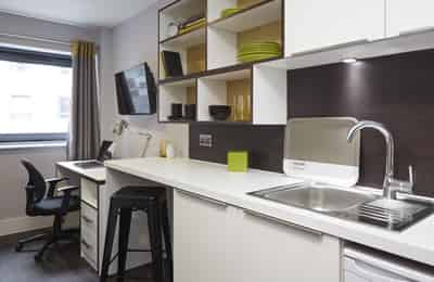 Amenities?w=400&h=260&fit=crop&q=40&auto=format&trim=auto