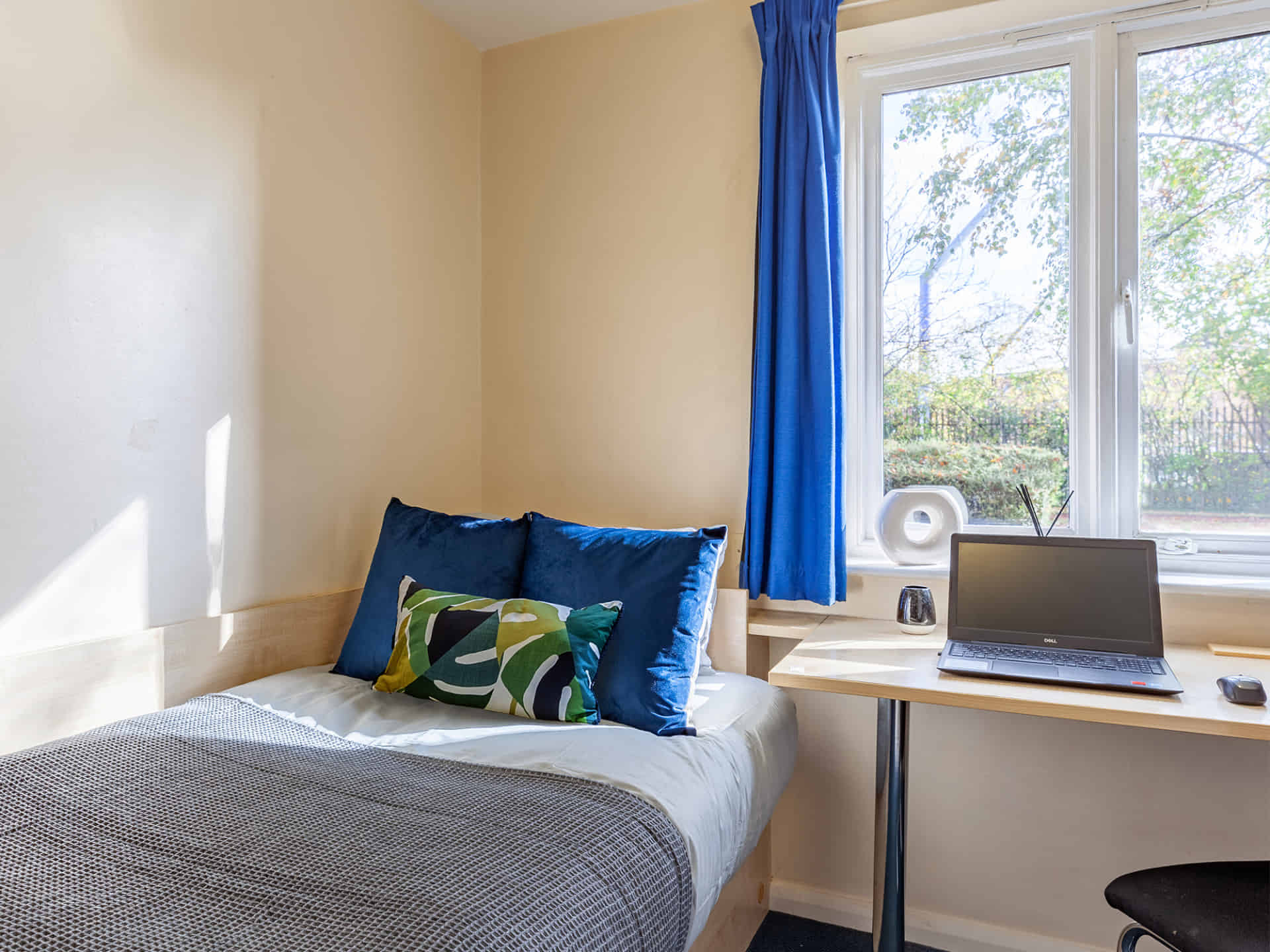 Classic Ensuite - Amenities?w=400&h=260&fit=crop&q=40&auto=format&trim=auto