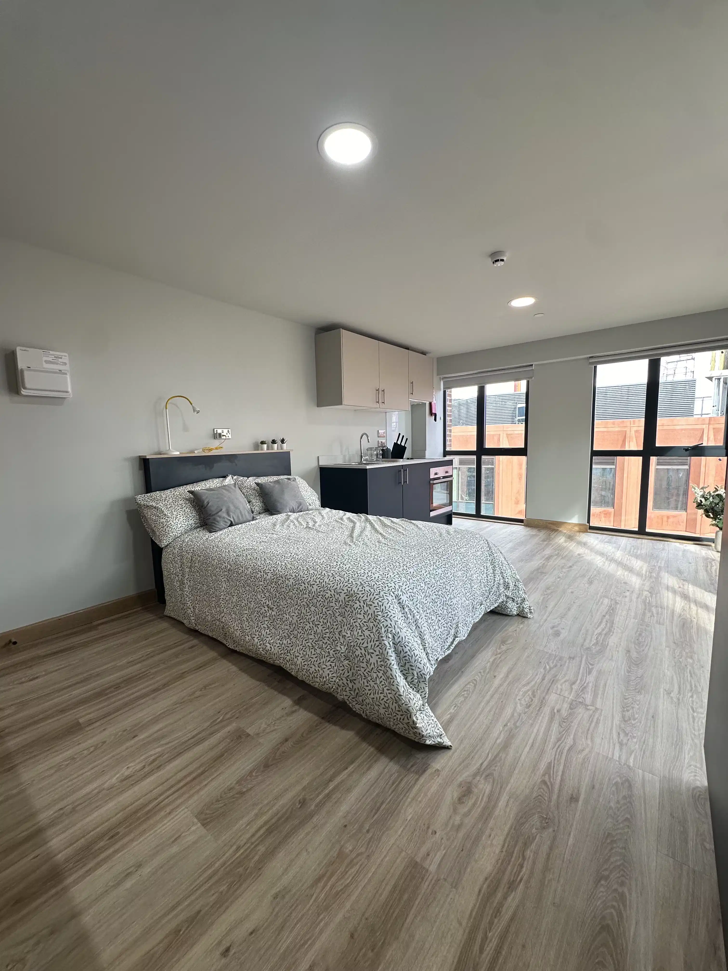 Amenities?w=400&h=260&fit=crop&q=40&auto=format&trim=auto