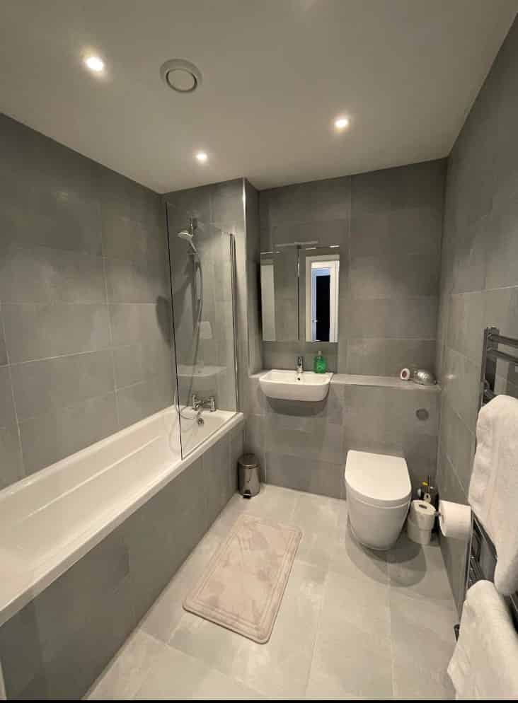 Exterior?w=400&h=260&fit=crop&q=40&auto=format&trim=auto