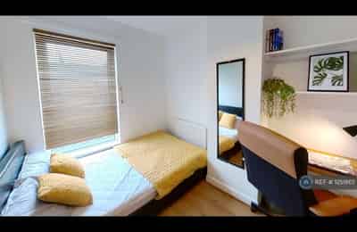 4 Bedroom - Bedroom?w=400&h=260&fit=crop&q=40&auto=format&trim=auto