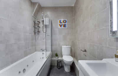 Edinburgh Road L7, Liverpool - Liverpool, England, United Kingdom - Ensuite - Bathroom