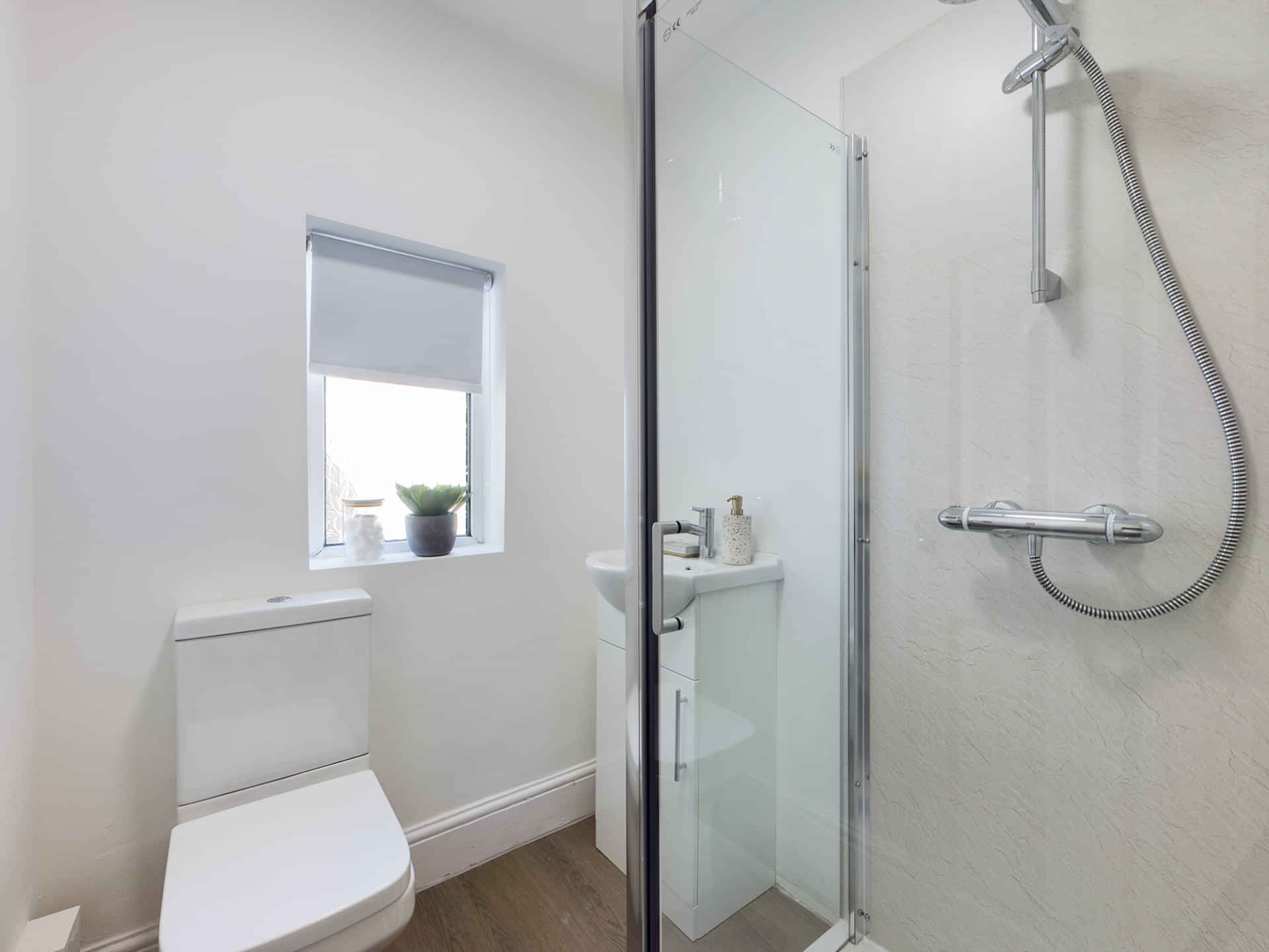 Common Area?w=400&h=260&fit=crop&q=40&auto=format&trim=auto