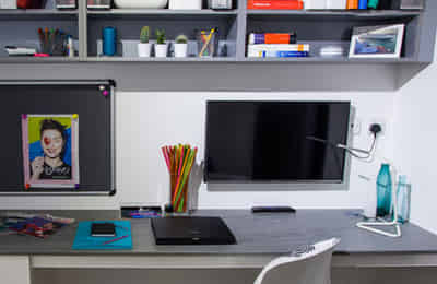 Ensuite 1 - Bedroom?w=400&h=260&fit=crop&q=40&auto=format&trim=auto