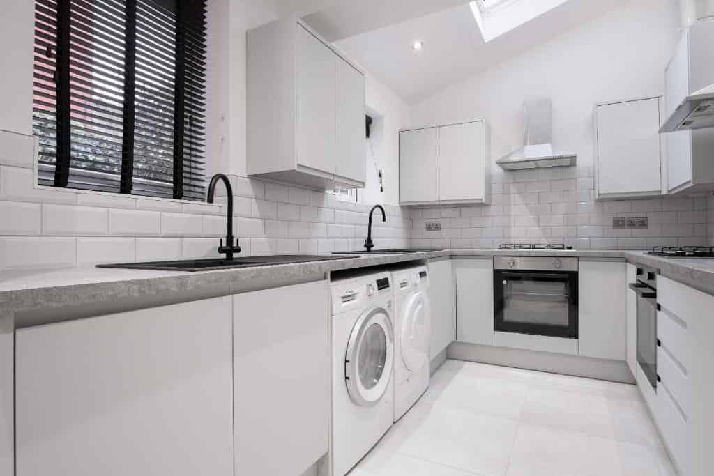 Common Area?w=400&h=260&fit=crop&q=40&auto=format&trim=auto