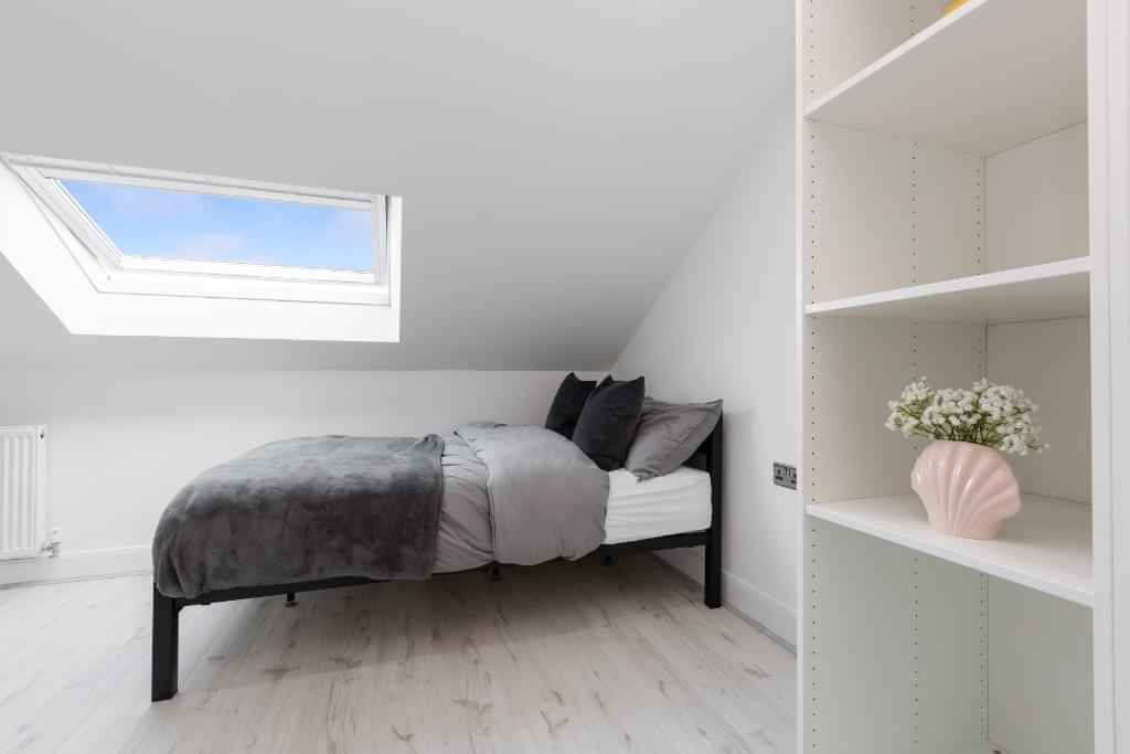 Common Area?w=400&h=260&fit=crop&q=40&auto=format&trim=auto