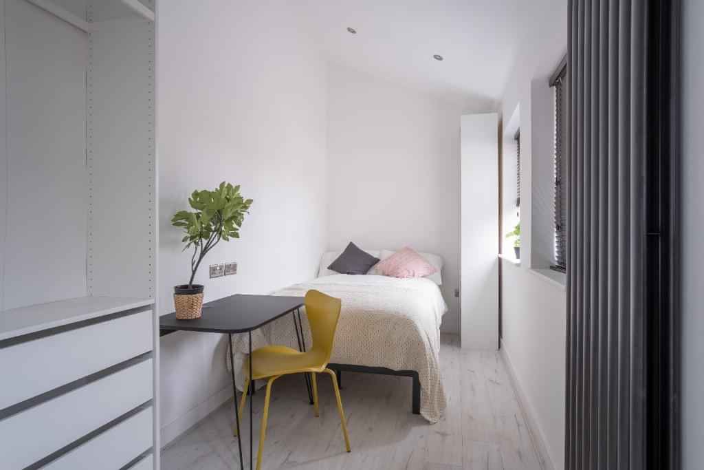 6 Bedroom 6 Bathroom Student House - Kitchen?w=400&h=260&fit=crop&q=40&auto=format&trim=auto