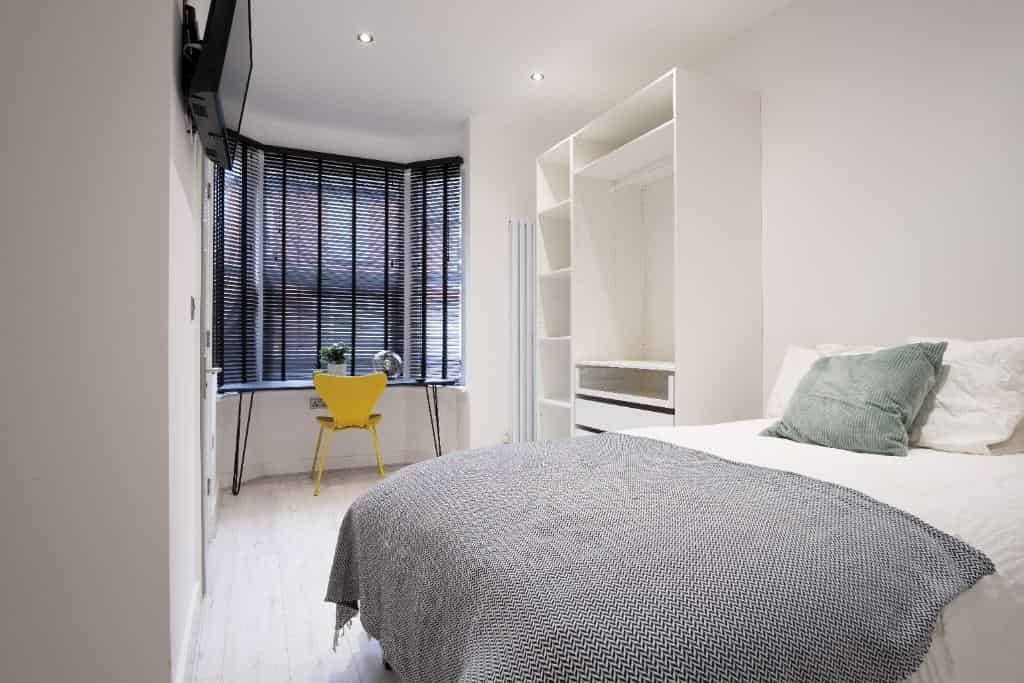 Common Area?w=400&h=260&fit=crop&q=40&auto=format&trim=auto