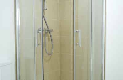 Exterior?w=400&h=260&fit=crop&q=40&auto=format&trim=auto