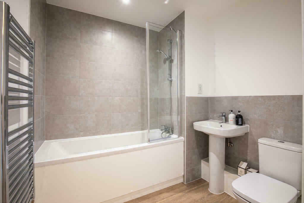 Exterior?w=400&h=260&fit=crop&q=40&auto=format&trim=auto