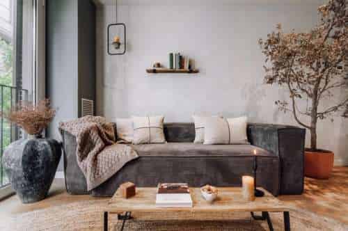 Exterior?w=400&h=260&fit=crop&q=40&auto=format&trim=auto