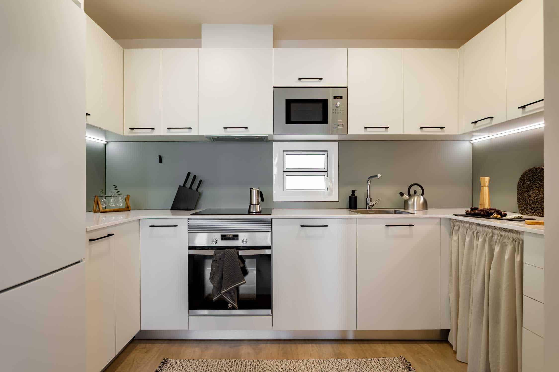 Exterior?w=400&h=260&fit=crop&q=40&auto=format&trim=auto