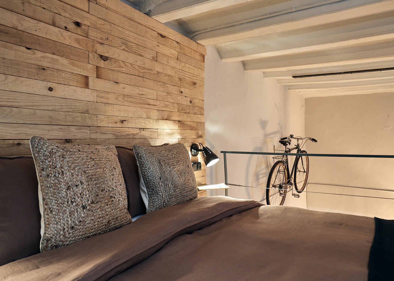 Common Area?w=400&h=260&fit=crop&q=40&auto=format&trim=auto