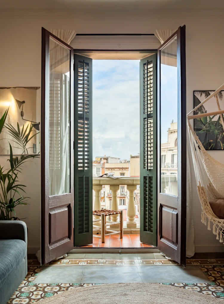 Exterior?w=400&h=260&fit=crop&q=40&auto=format&trim=auto