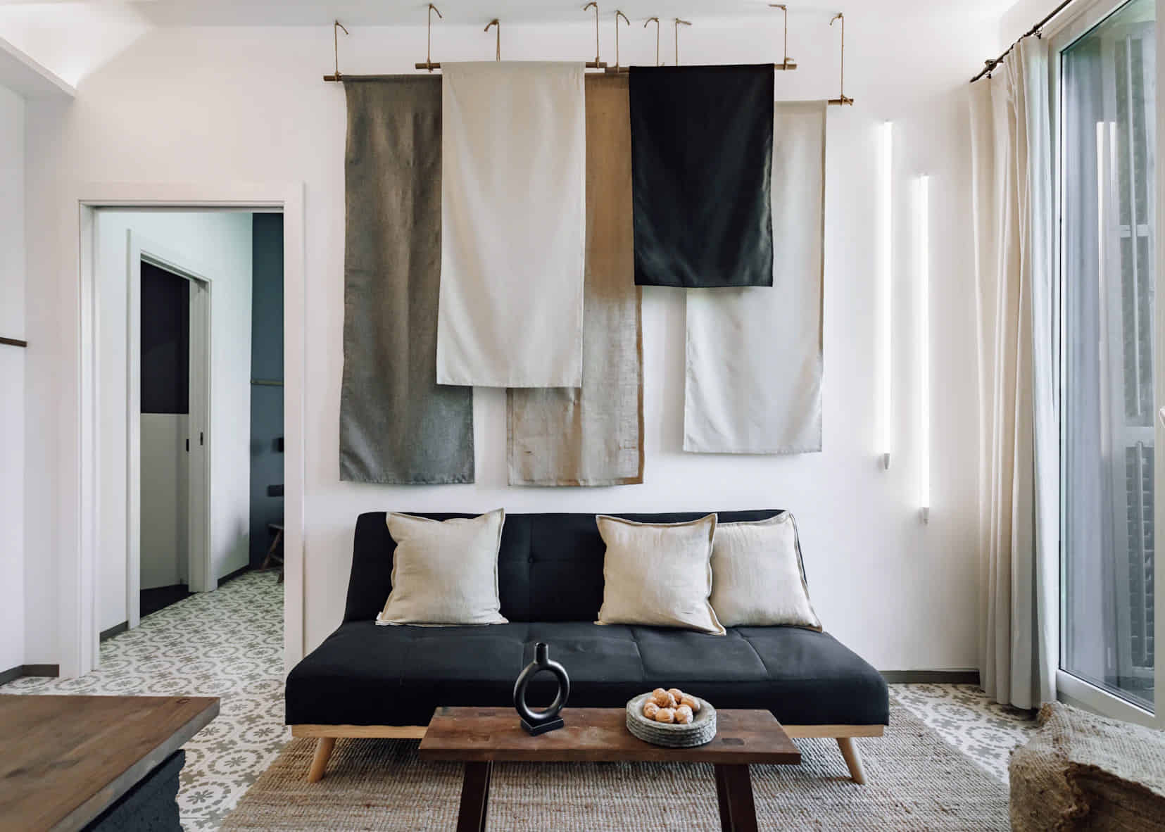 Amenities?w=400&h=260&fit=crop&q=40&auto=format&trim=auto