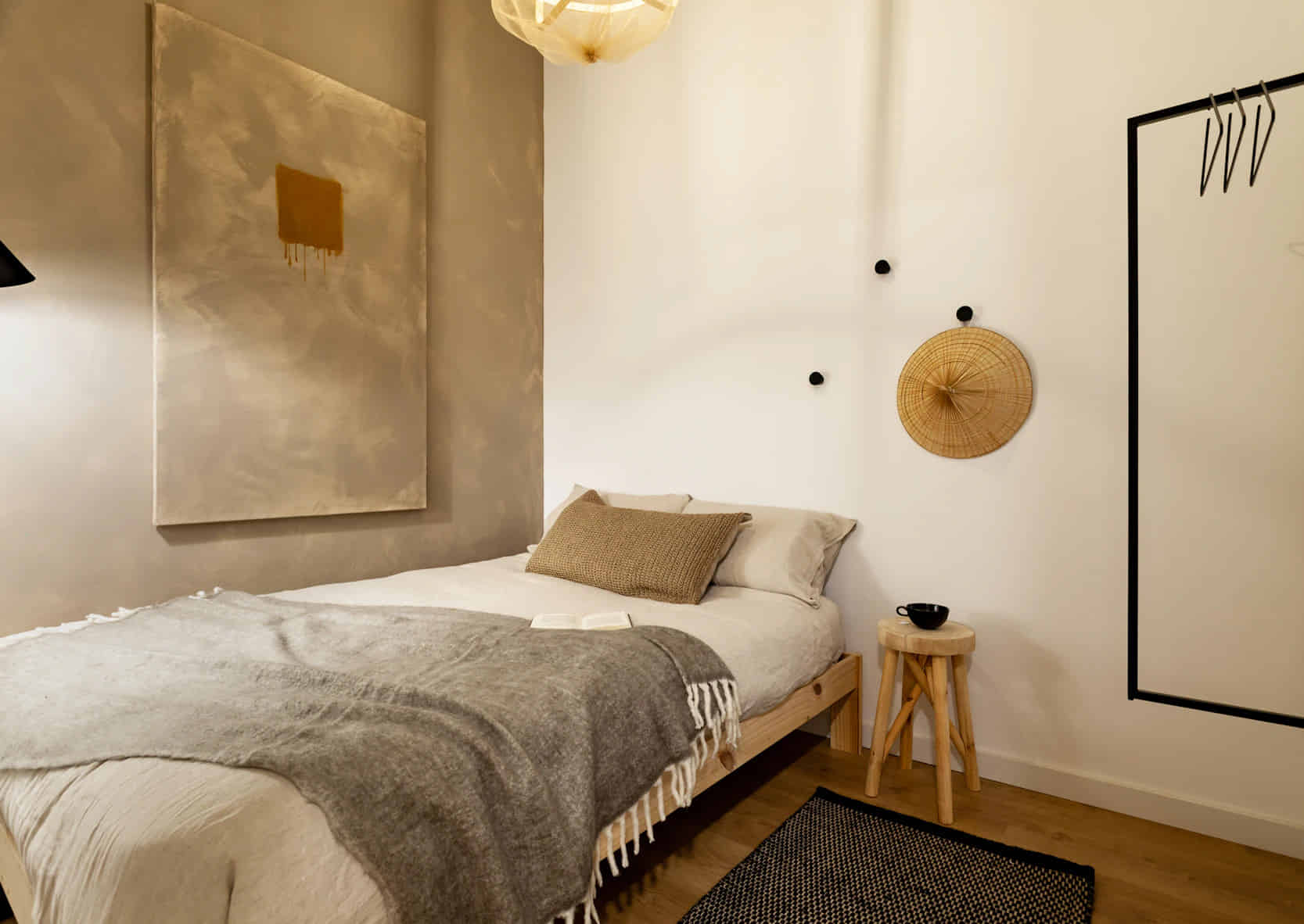 Common Area?w=400&h=260&fit=crop&q=40&auto=format&trim=auto