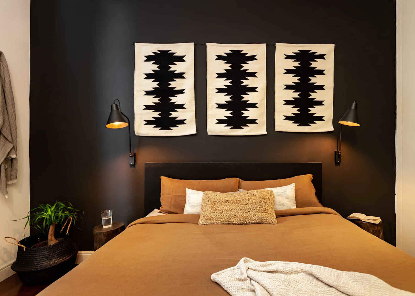 Exterior?w=400&h=260&fit=crop&q=40&auto=format&trim=auto