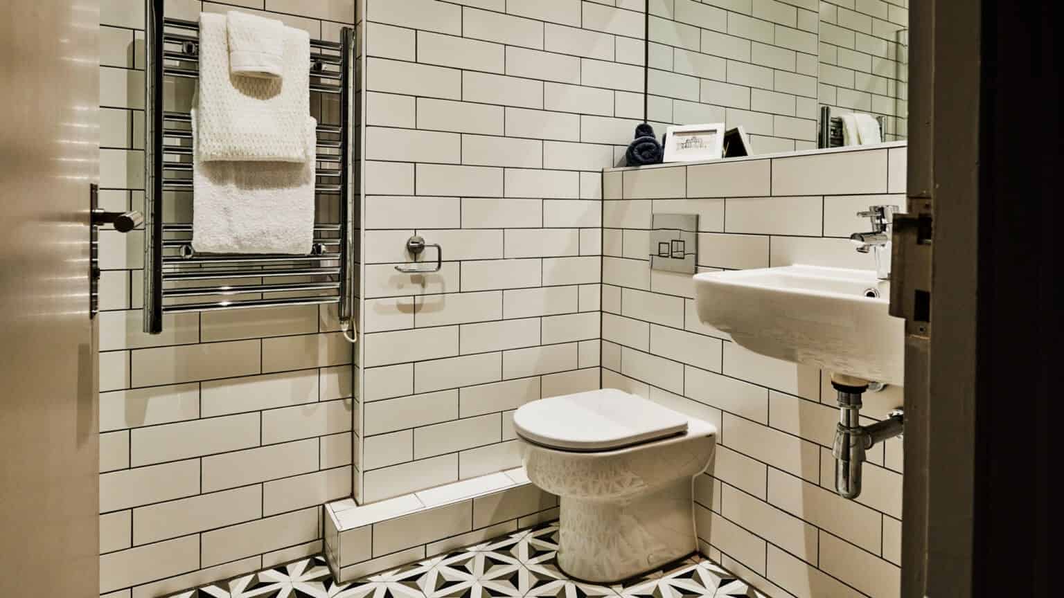 Common Area?w=400&h=260&fit=crop&q=40&auto=format&trim=auto