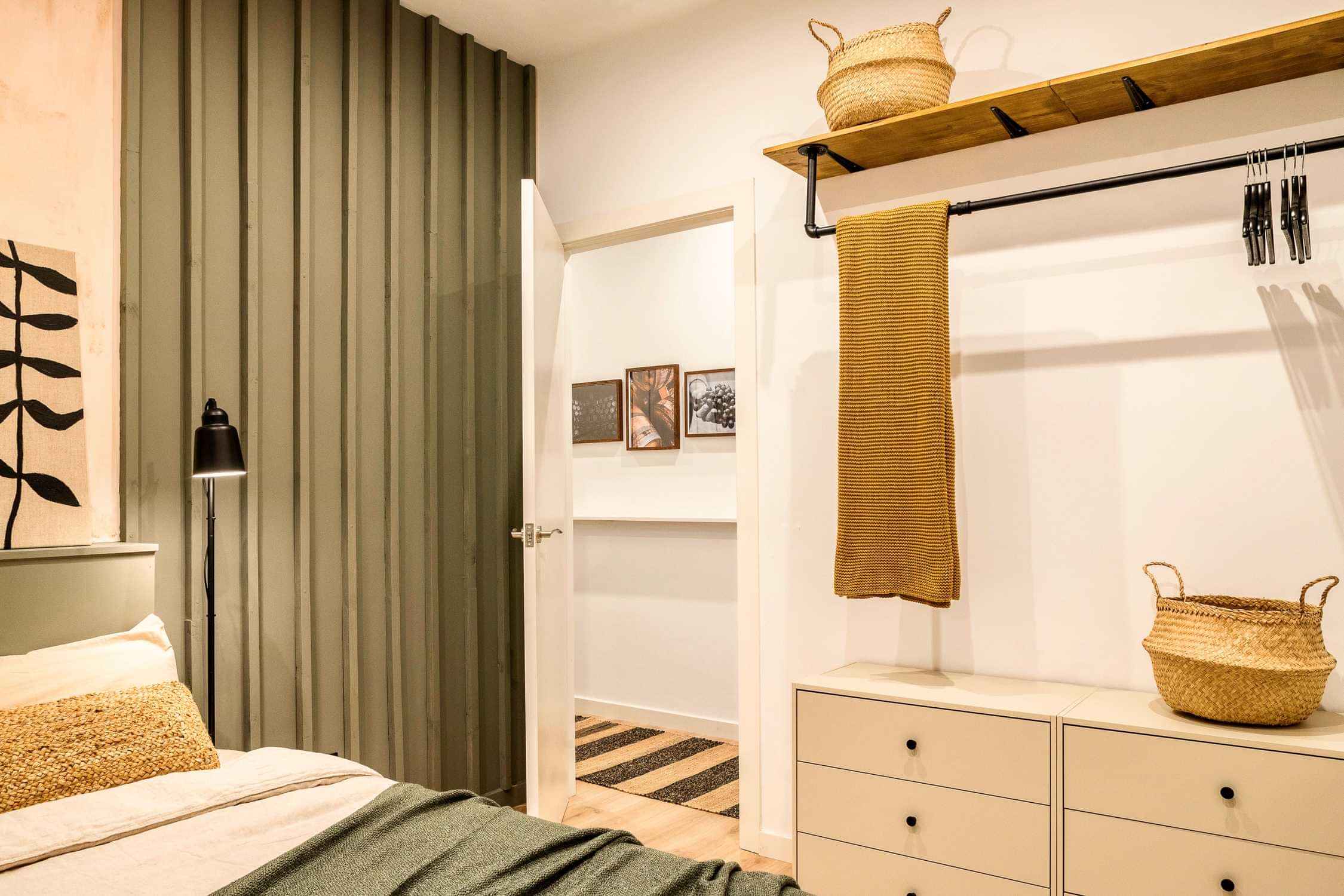 Amenities?w=400&h=260&fit=crop&q=40&auto=format&trim=auto