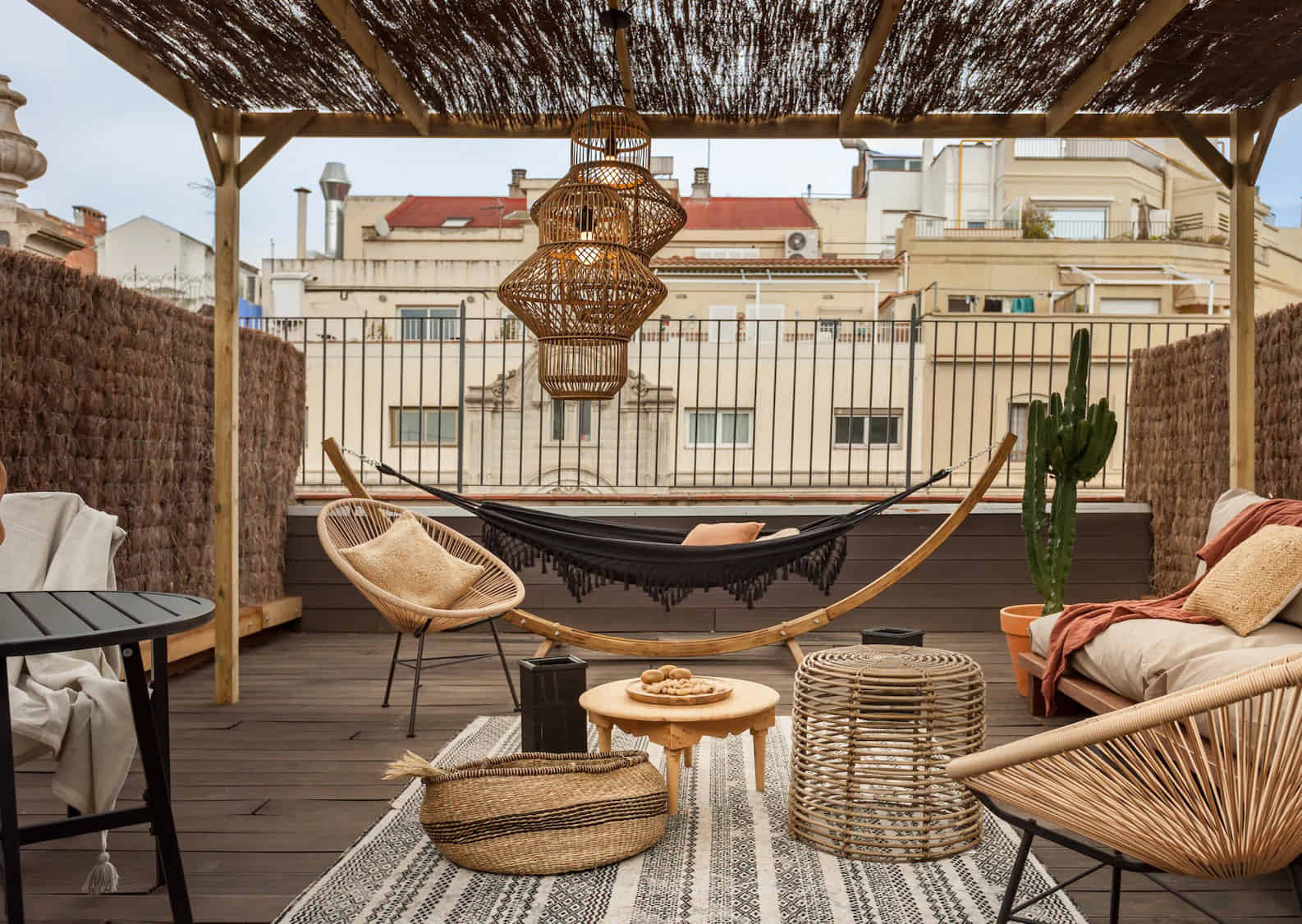 Common Area?w=400&h=260&fit=crop&q=40&auto=format&trim=auto