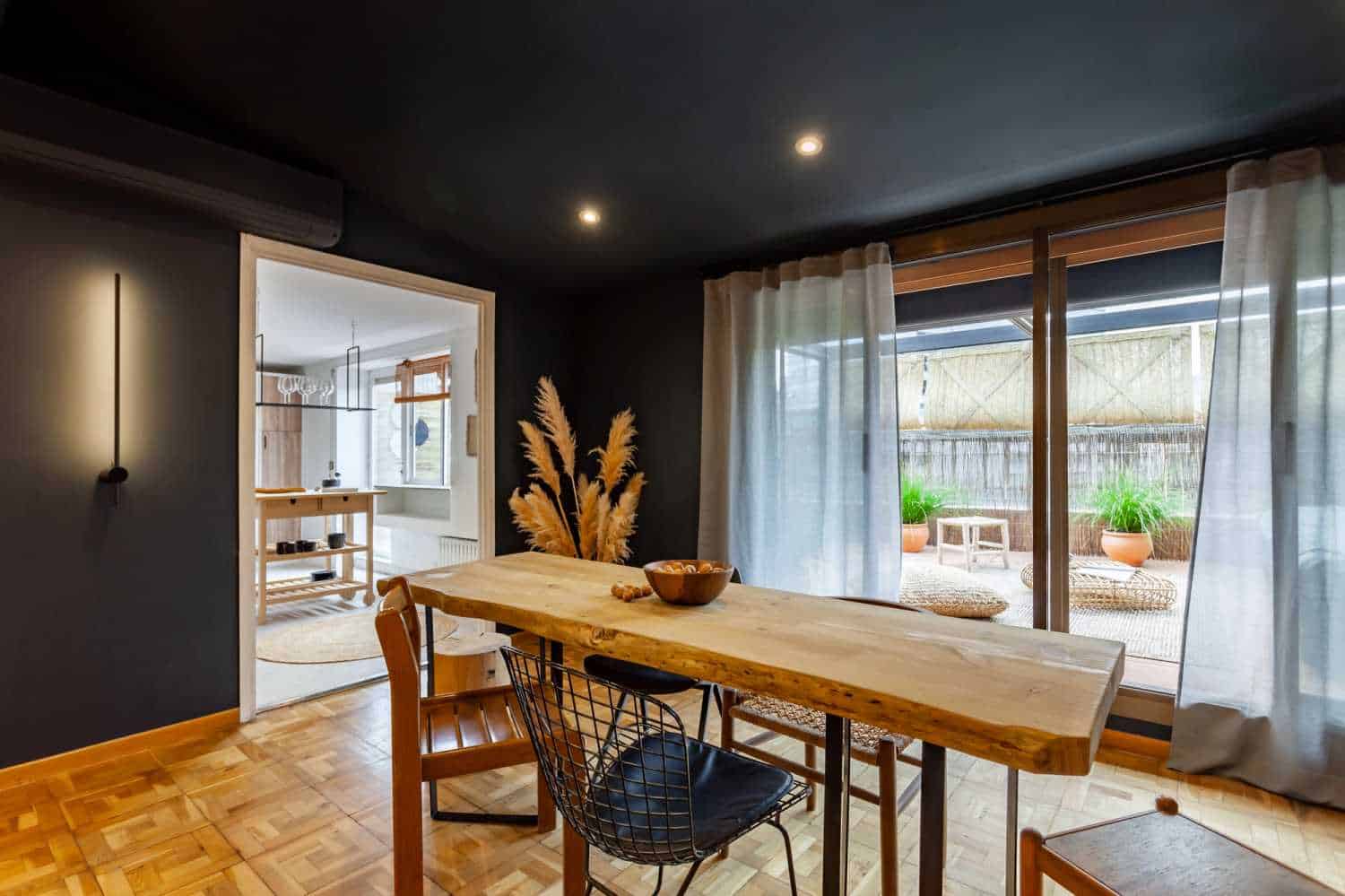 Amenities?w=400&h=260&fit=crop&q=40&auto=format&trim=auto