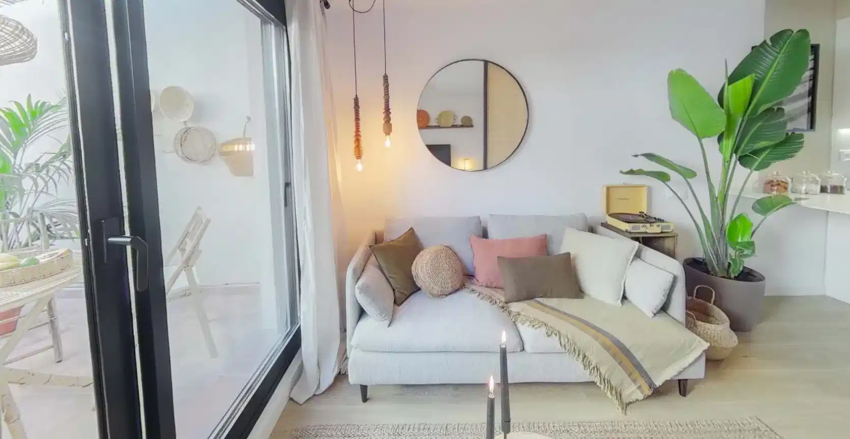 Common Area?w=400&h=260&fit=crop&q=40&auto=format&trim=auto