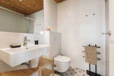 Exterior?w=400&h=260&fit=crop&q=40&auto=format&trim=auto