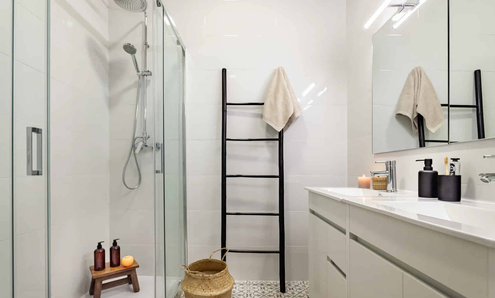 Amenities?w=400&h=260&fit=crop&q=40&auto=format&trim=auto