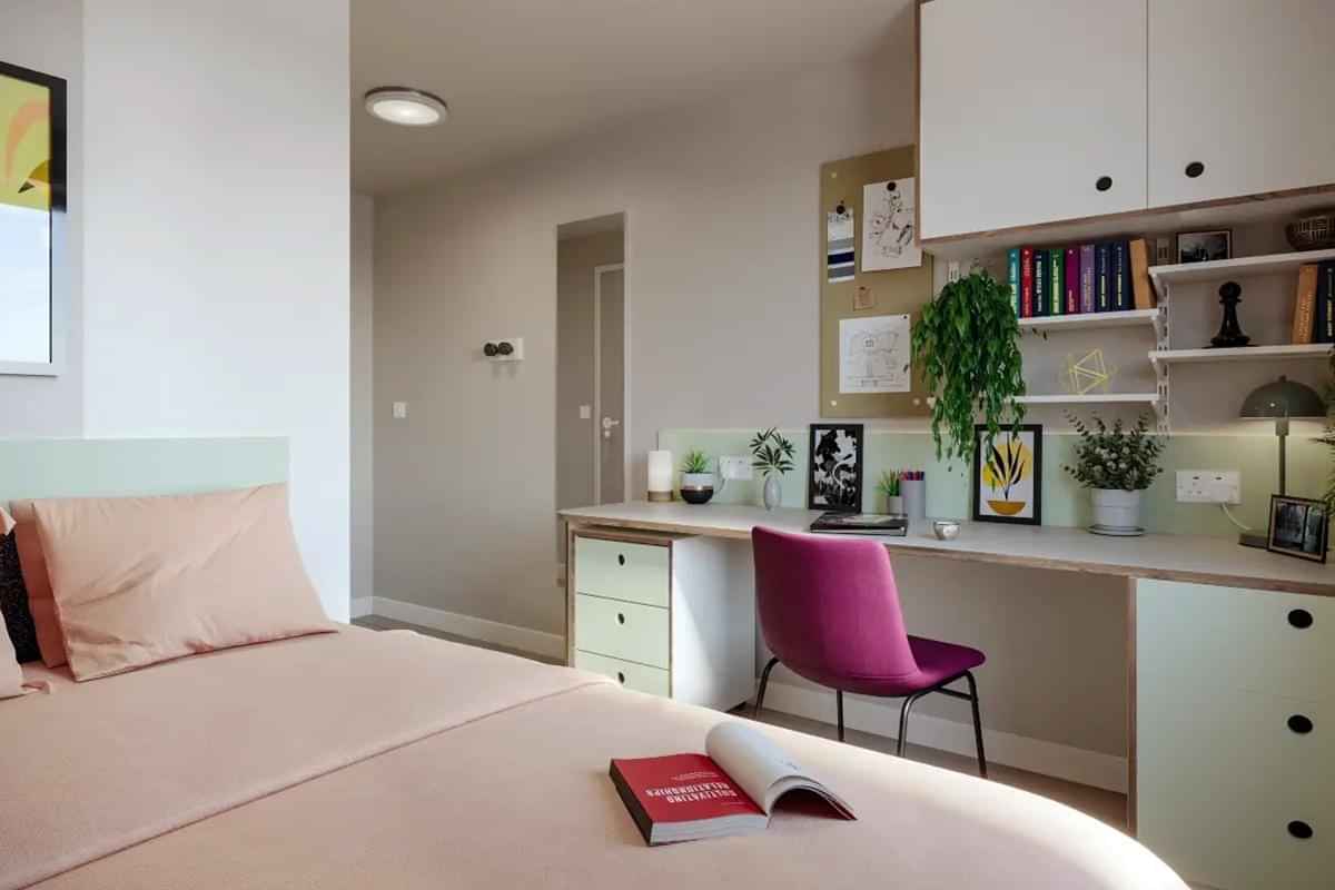 Amenities?w=400&h=260&fit=crop&q=40&auto=format&trim=auto