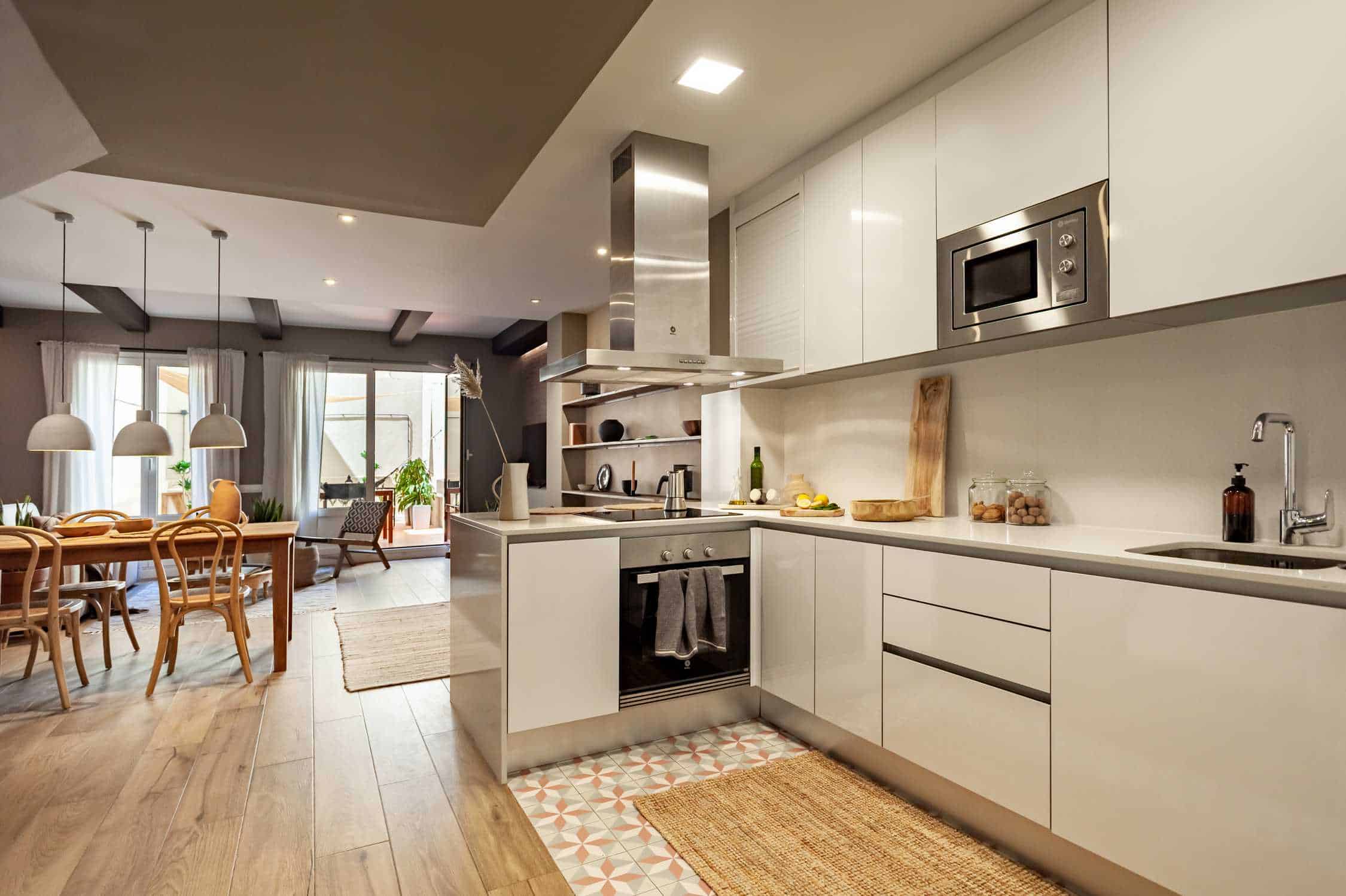 Amenities?w=400&h=260&fit=crop&q=40&auto=format&trim=auto