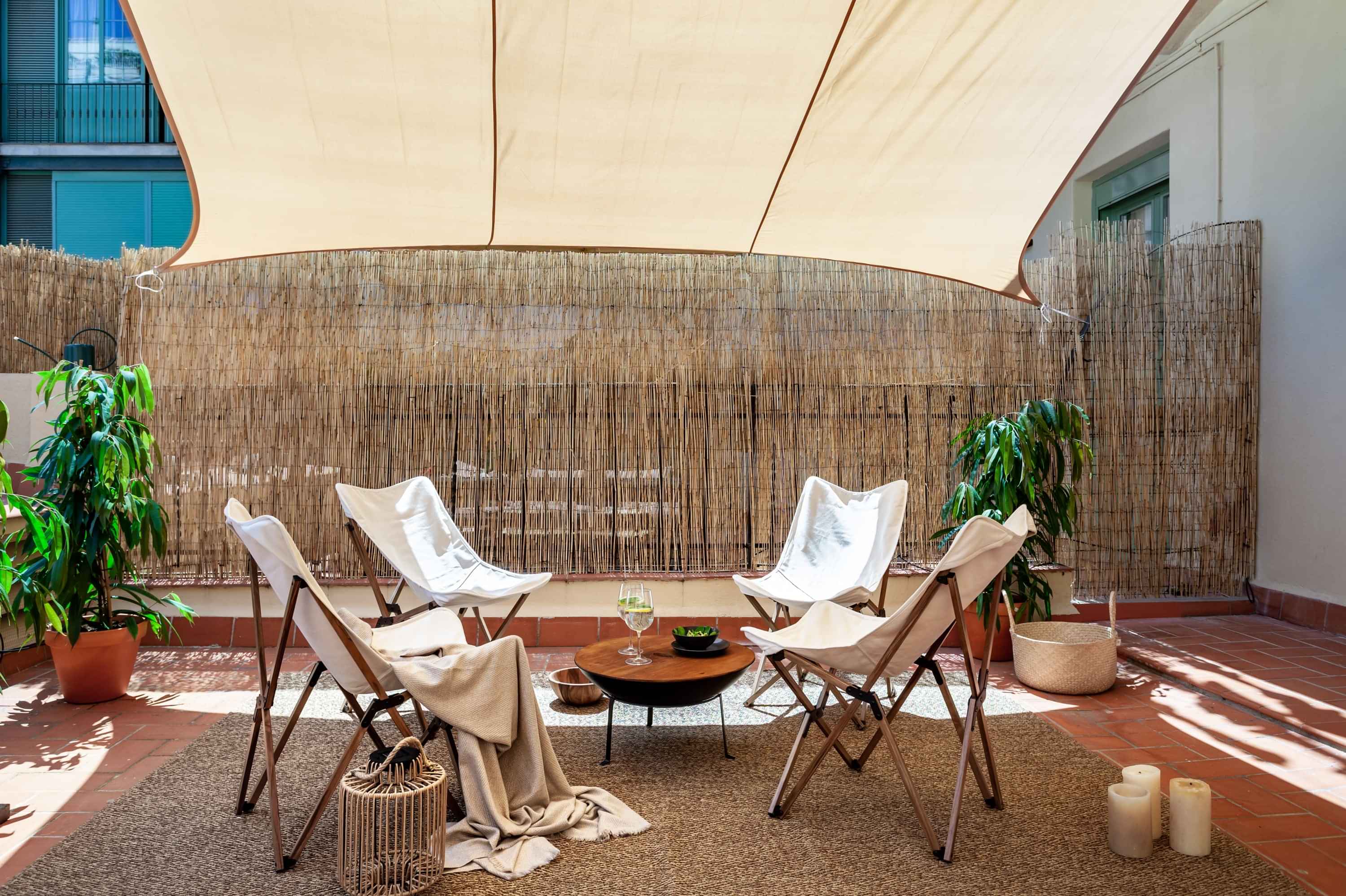 Bedroom?w=400&h=260&fit=crop&q=40&auto=format&trim=auto