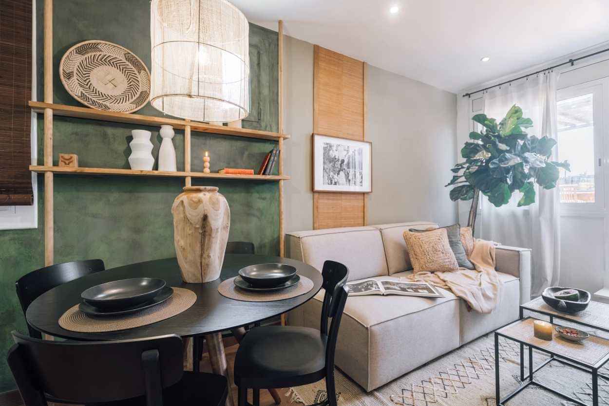 Exterior?w=400&h=260&fit=crop&q=40&auto=format&trim=auto