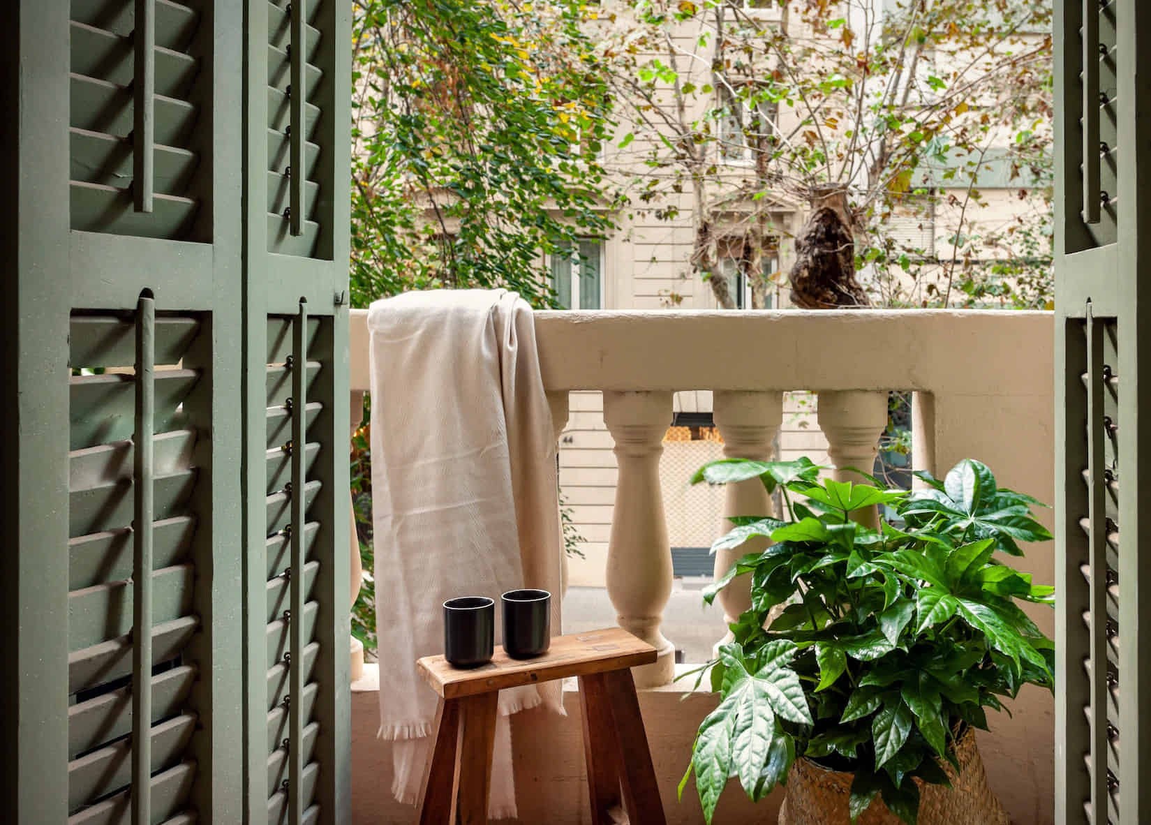 Common Area?w=400&h=260&fit=crop&q=40&auto=format&trim=auto