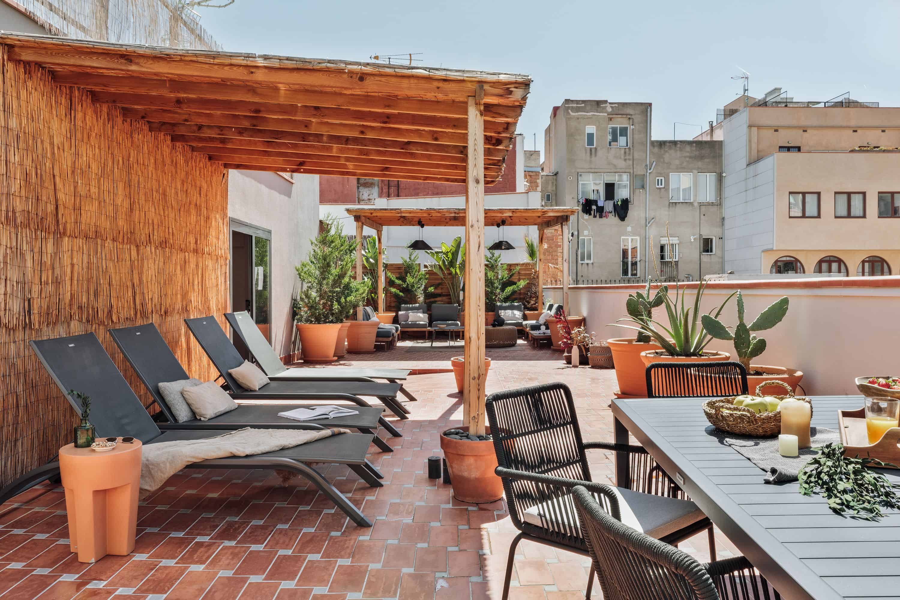 Common Area?w=400&h=260&fit=crop&q=40&auto=format&trim=auto