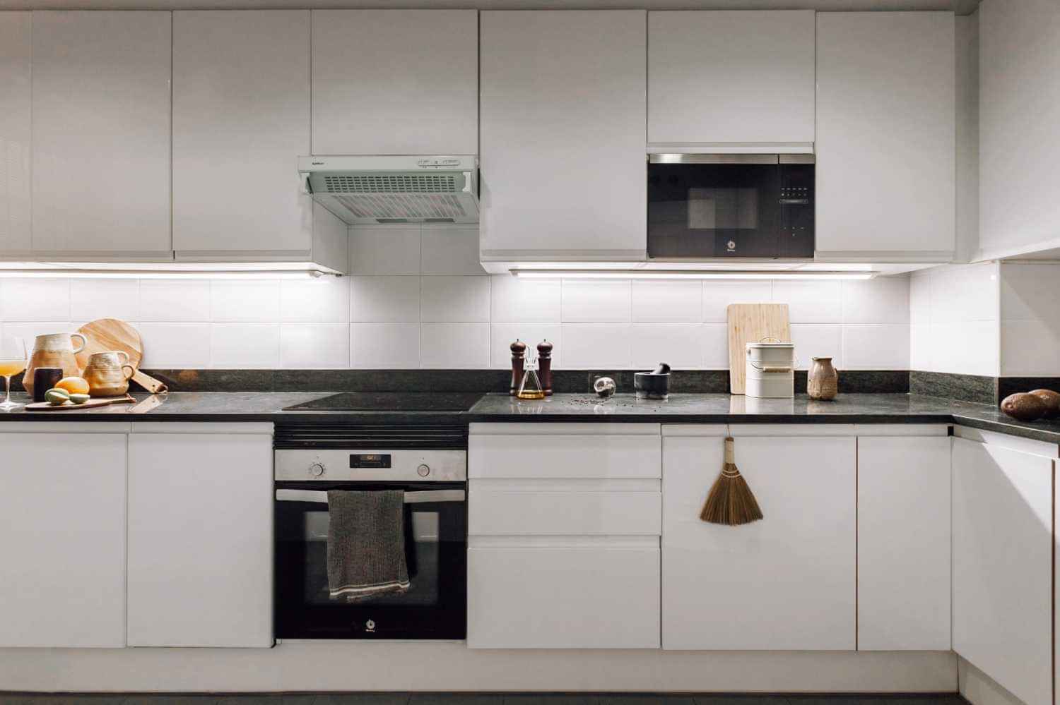 Holo, Barcelona - Barcelona, Spain - 2 Bedroom 1.5 Bathroom Apartment - Kitchen