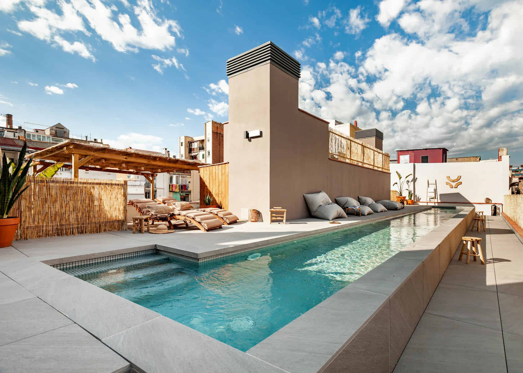 Common Area?w=400&h=260&fit=crop&q=40&auto=format&trim=auto