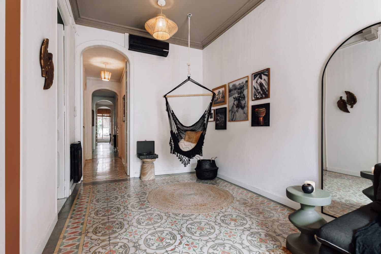 Exterior?w=400&h=260&fit=crop&q=40&auto=format&trim=auto