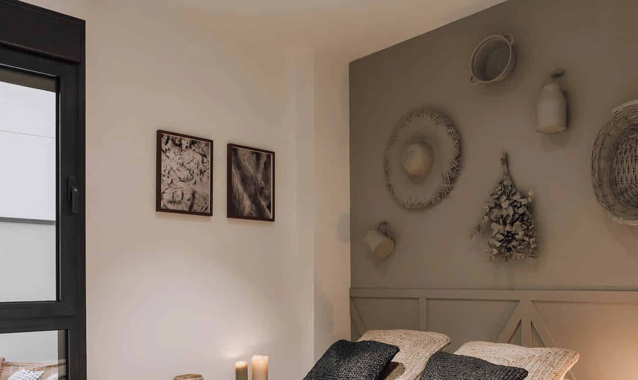 Common Area?w=400&h=260&fit=crop&q=40&auto=format&trim=auto