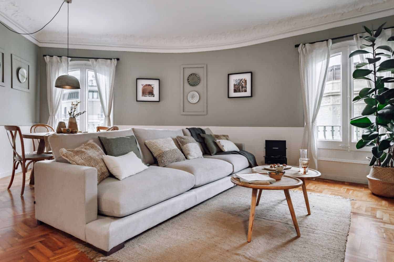 Exterior?w=400&h=260&fit=crop&q=40&auto=format&trim=auto