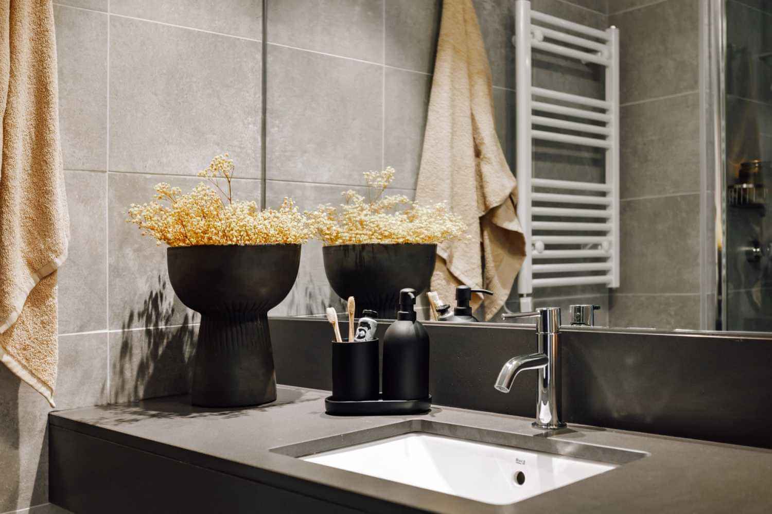 Common Area?w=400&h=260&fit=crop&q=40&auto=format&trim=auto