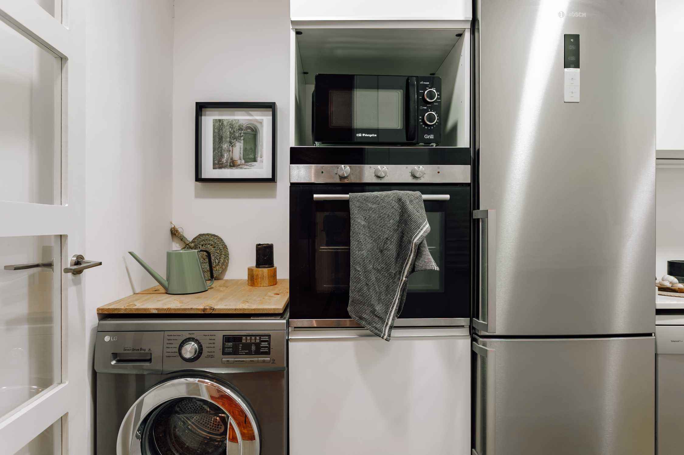 Exterior?w=400&h=260&fit=crop&q=40&auto=format&trim=auto