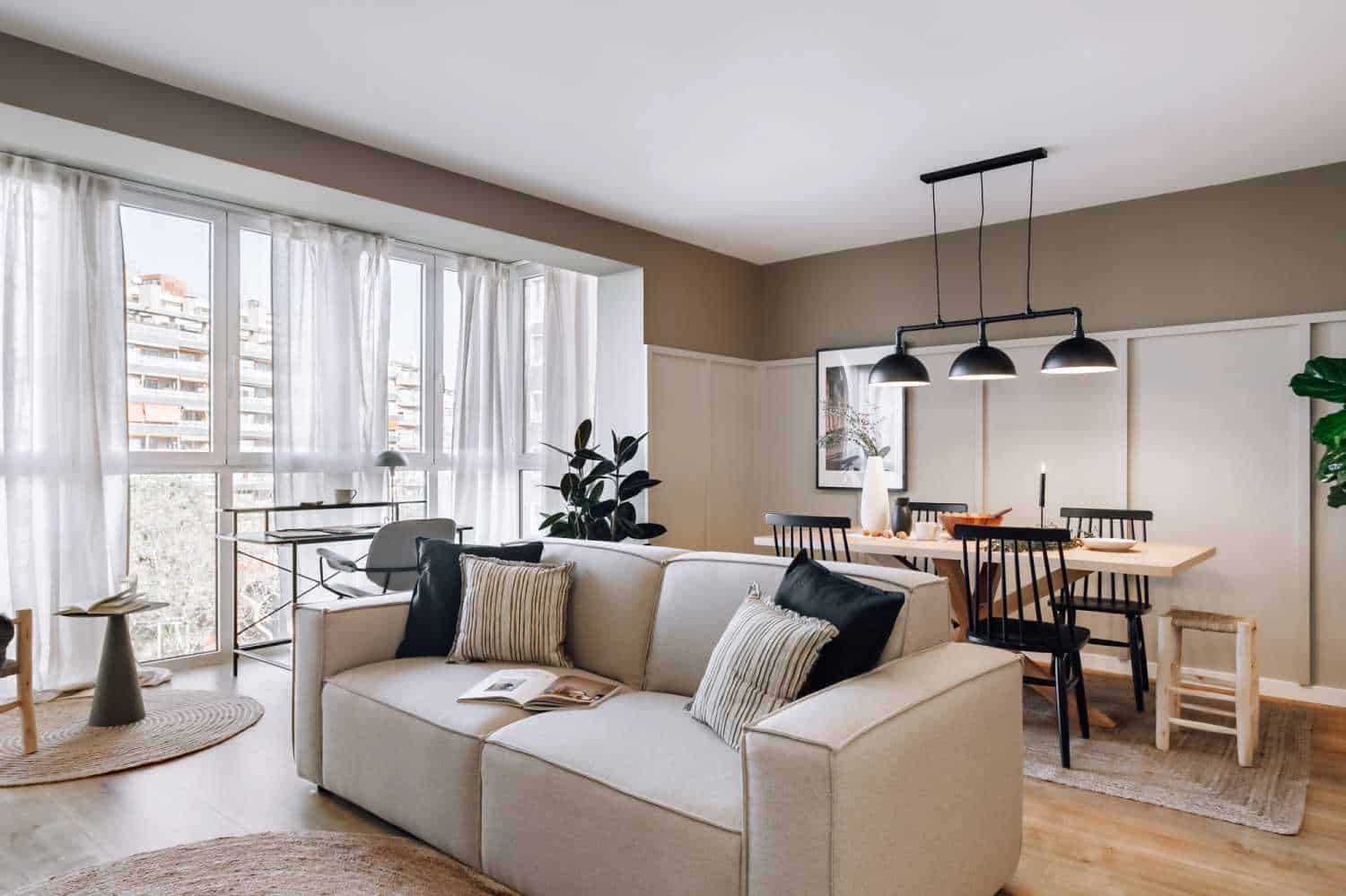 Common Area?w=400&h=260&fit=crop&q=40&auto=format&trim=auto