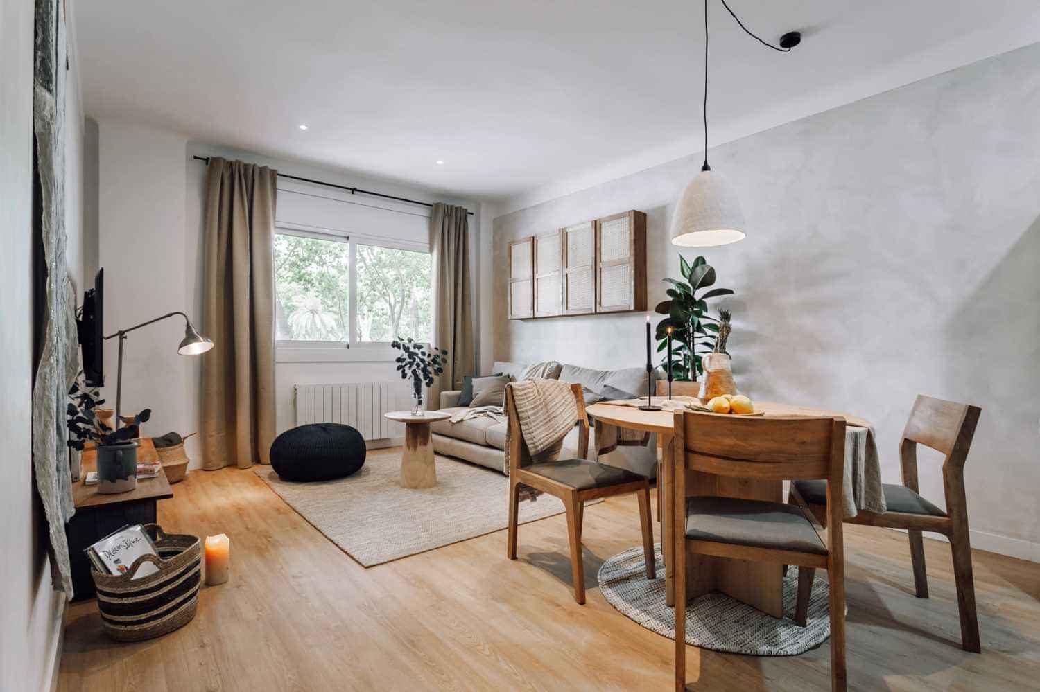 Amenities?w=400&h=260&fit=crop&q=40&auto=format&trim=auto