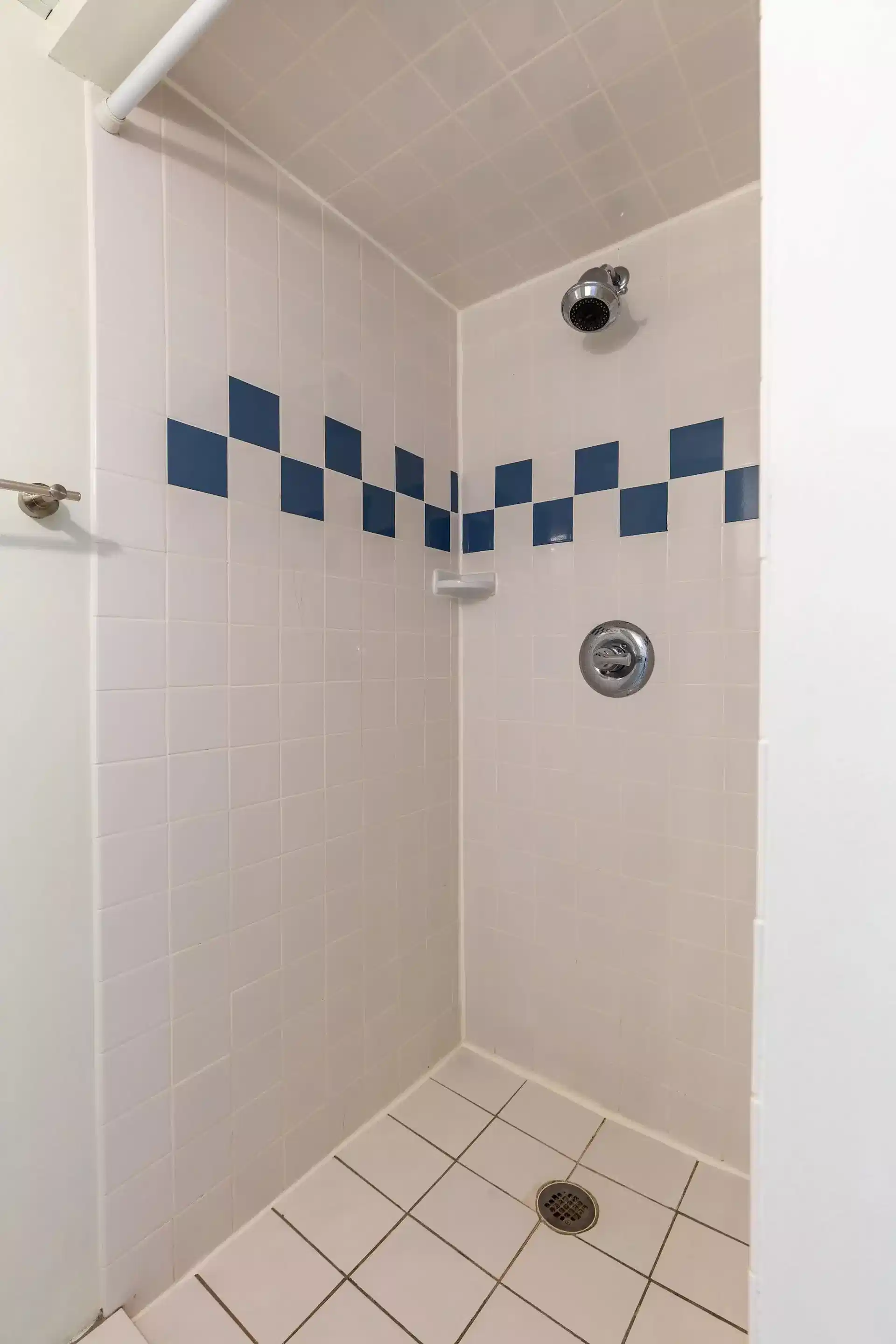 Kitchen?w=400&h=260&fit=crop&q=40&auto=format&trim=auto