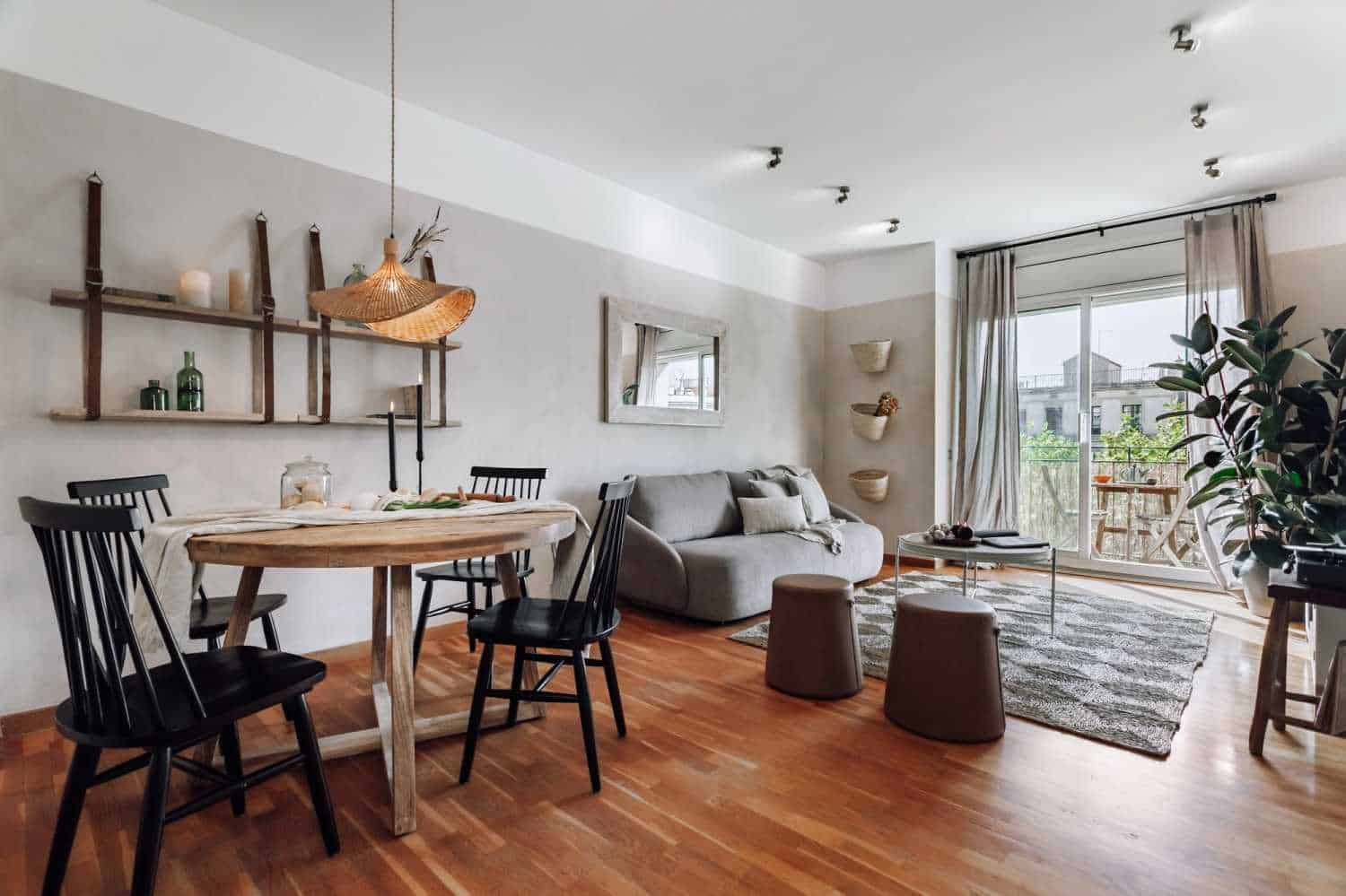 Exterior?w=400&h=260&fit=crop&q=40&auto=format&trim=auto