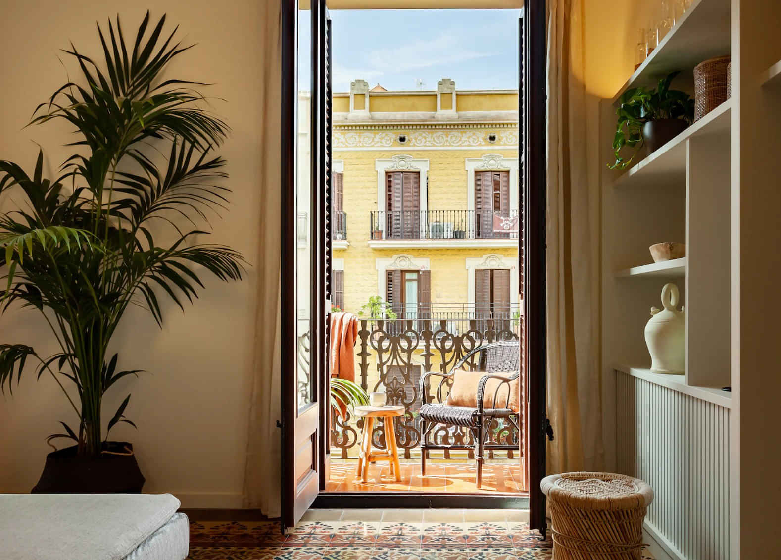 Common Area?w=400&h=260&fit=crop&q=40&auto=format&trim=auto