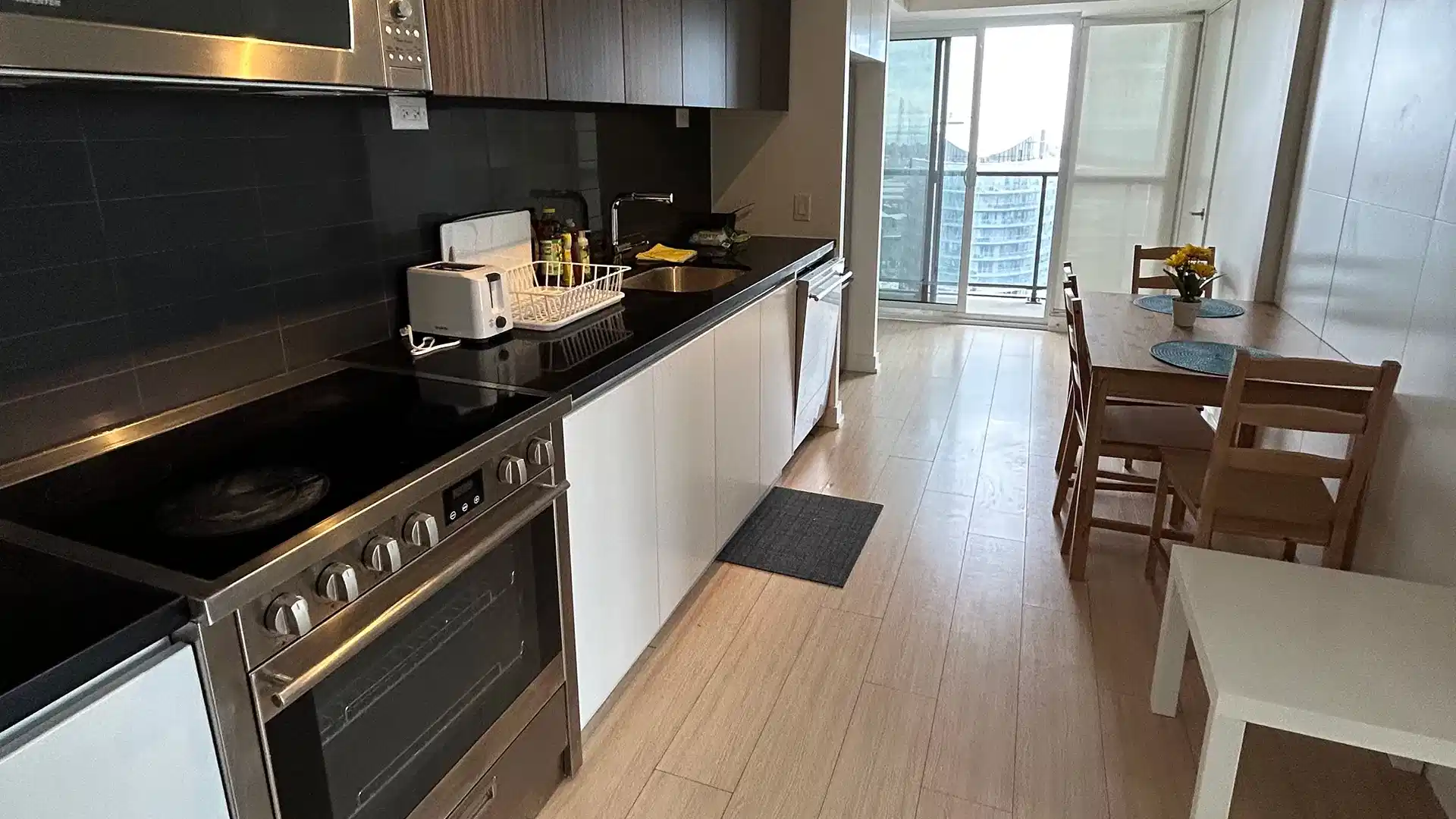 Common Area?w=400&h=260&fit=crop&q=40&auto=format&trim=auto