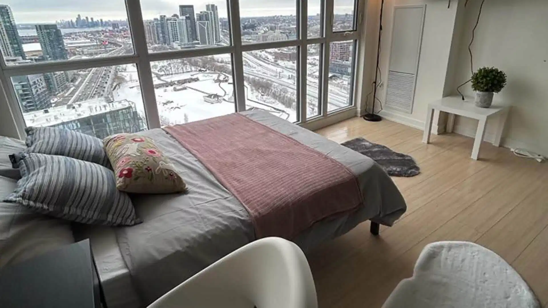 Common Area?w=400&h=260&fit=crop&q=40&auto=format&trim=auto