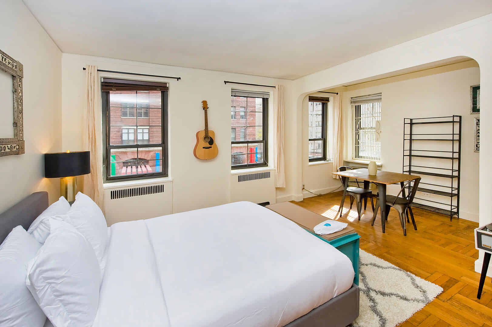 Exterior?w=400&h=260&fit=crop&q=40&auto=format&trim=auto