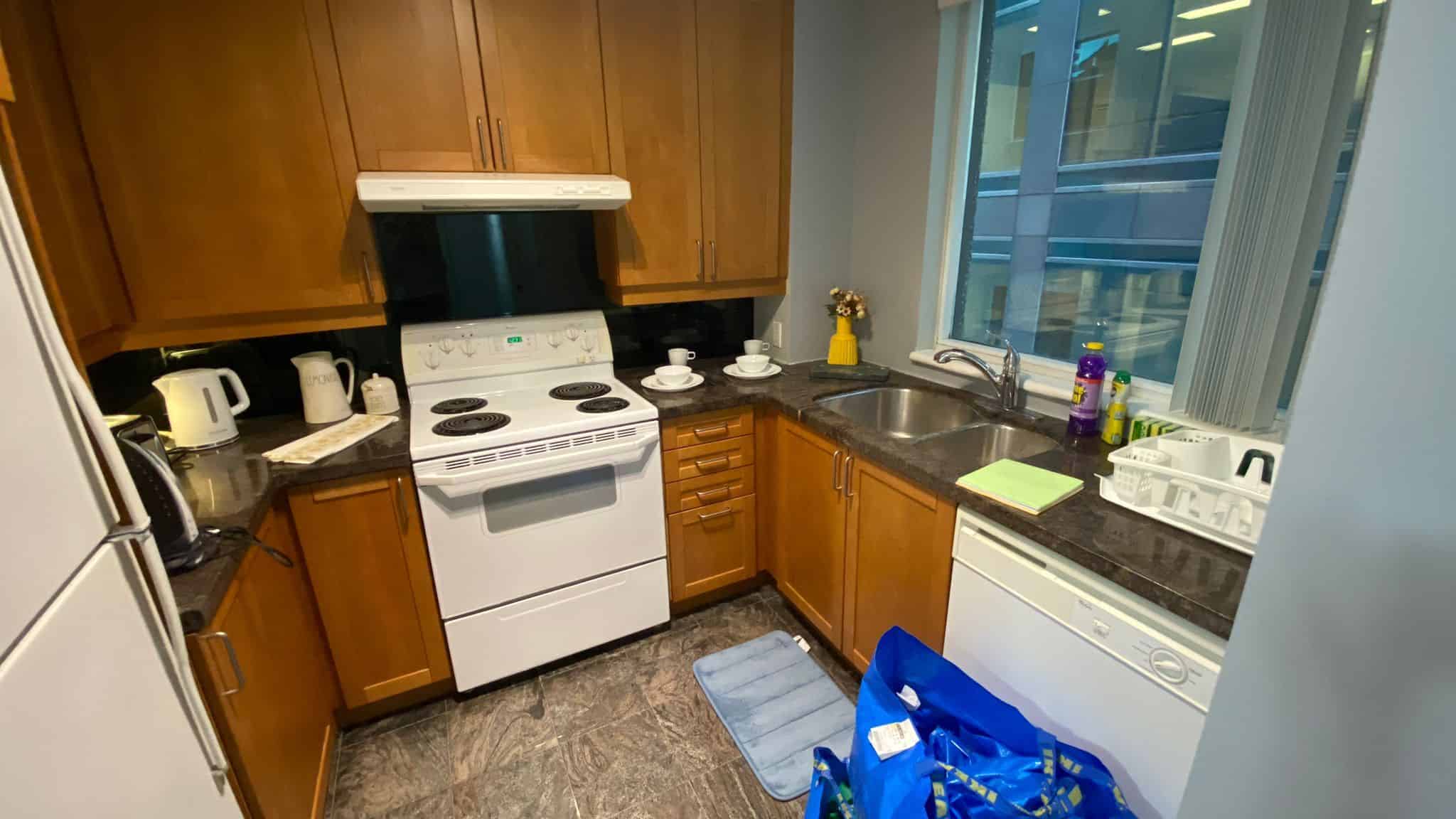 Bathroom?w=400&h=260&fit=crop&q=40&auto=format&trim=auto